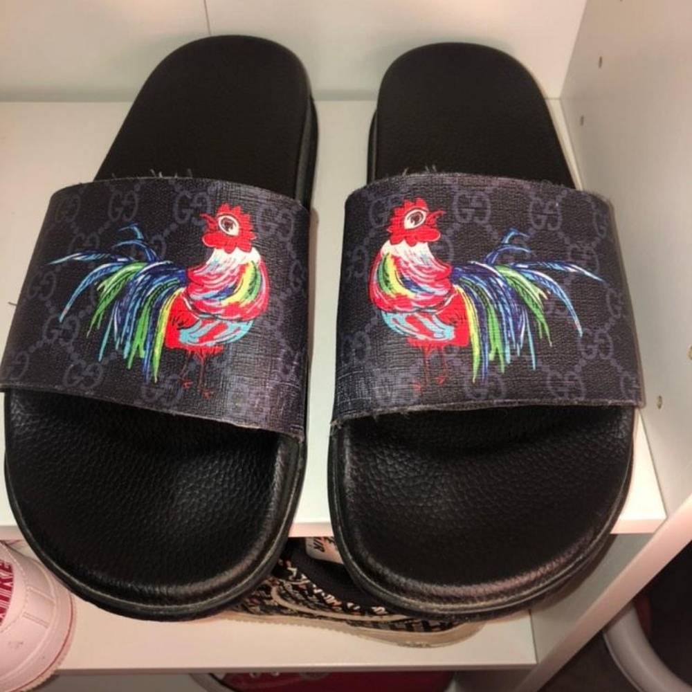Gucci GG supreme slides